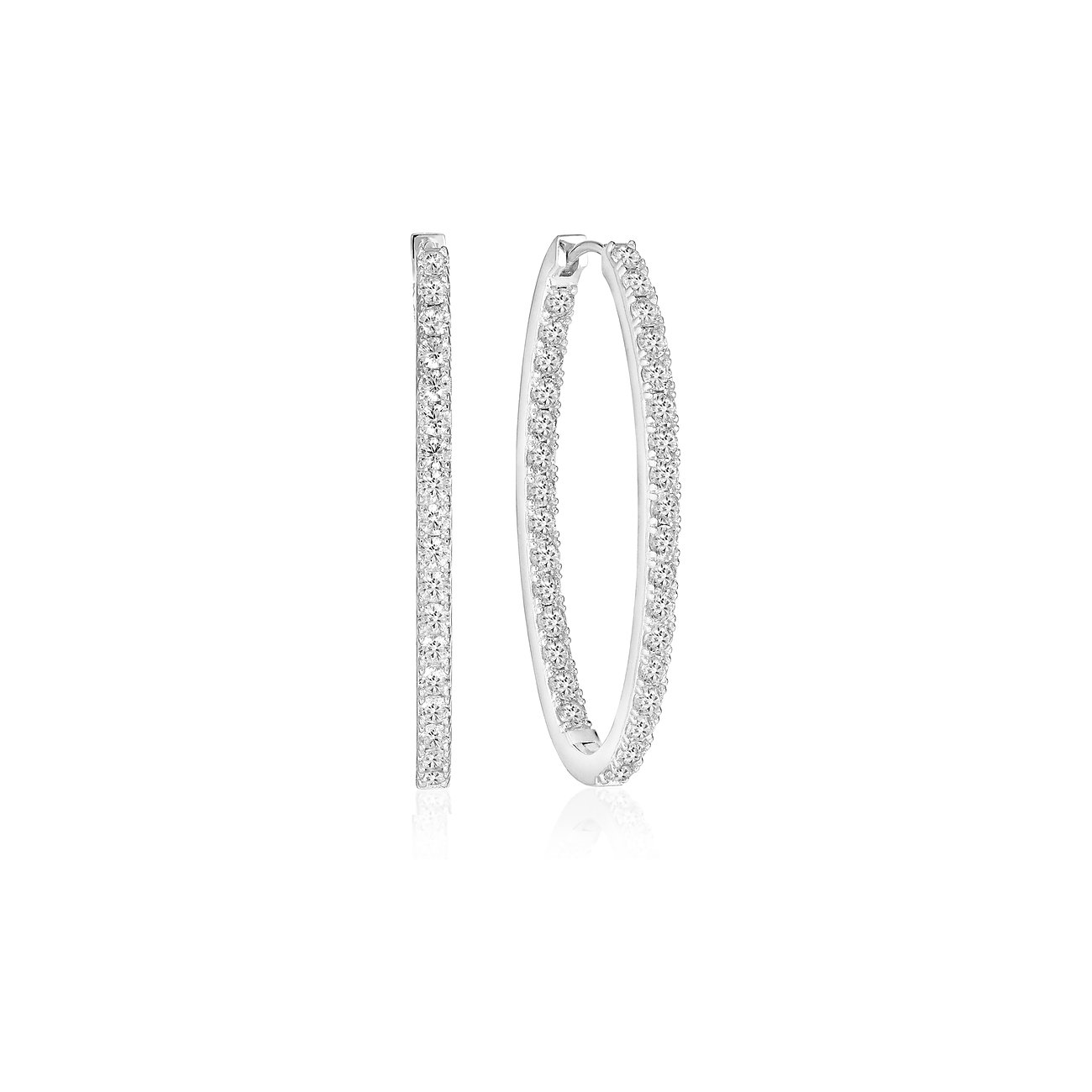 Två Sif Jakobs Jewellery örhängen: stora creoler i 925 sterlingsilver, besatta med klara smyckesstenar.