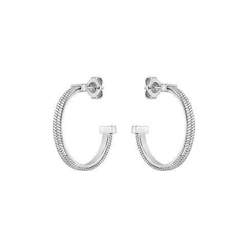 Ein Paar Boss Ohrringe aus Edelstahl, glänzend Silber. Die Creolen sind am oberen Rand strukturiert.