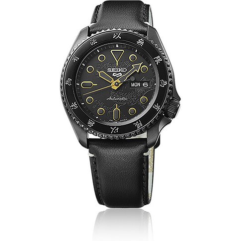 Seiko Automatikuhr aus schwarzem Edelstahl mit schwarzem Zifferblatt und goldfarbenen Akzenten sowie schwarzem Lederarmband.