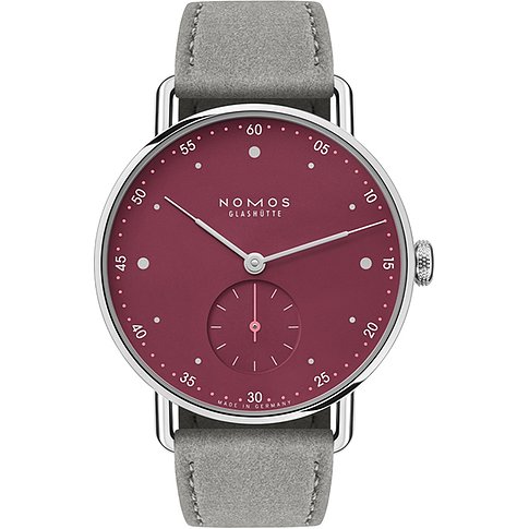 Nomos Glashütte Damenuhr mit Edelstahlgehäuse, rotem Zifferblatt und grauem Band.