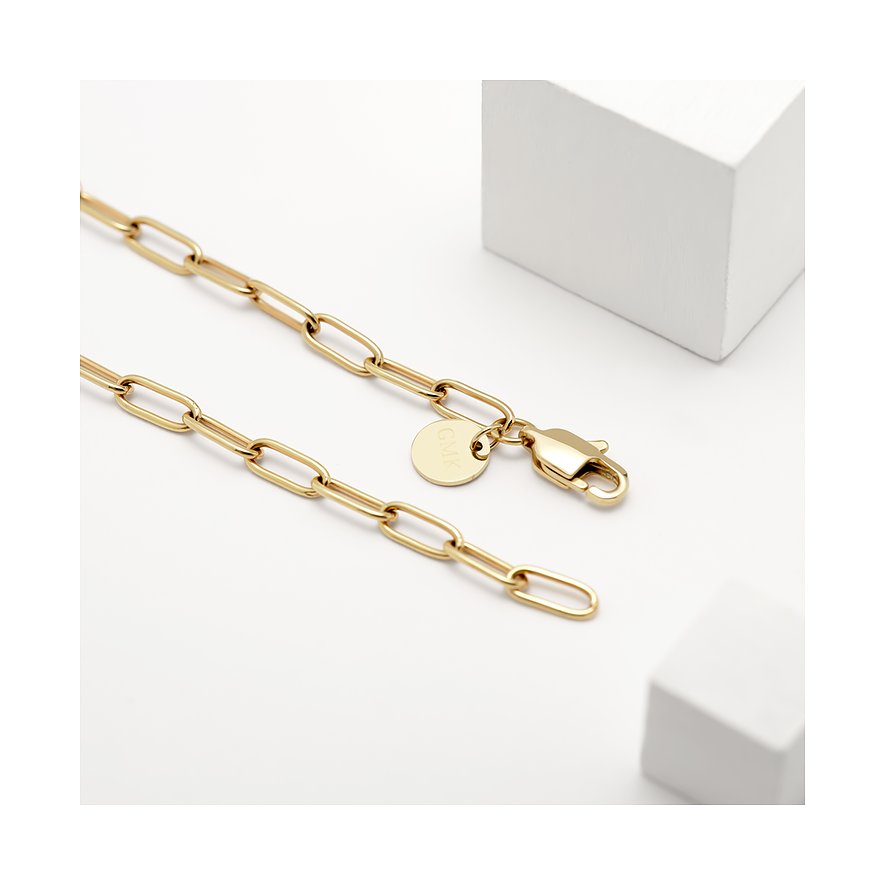 Schmalgliedrige goldene Guido Maria Kretschmer Halskette aus Edelstahl und Emaille mit GMK-Logo und Karabiner.