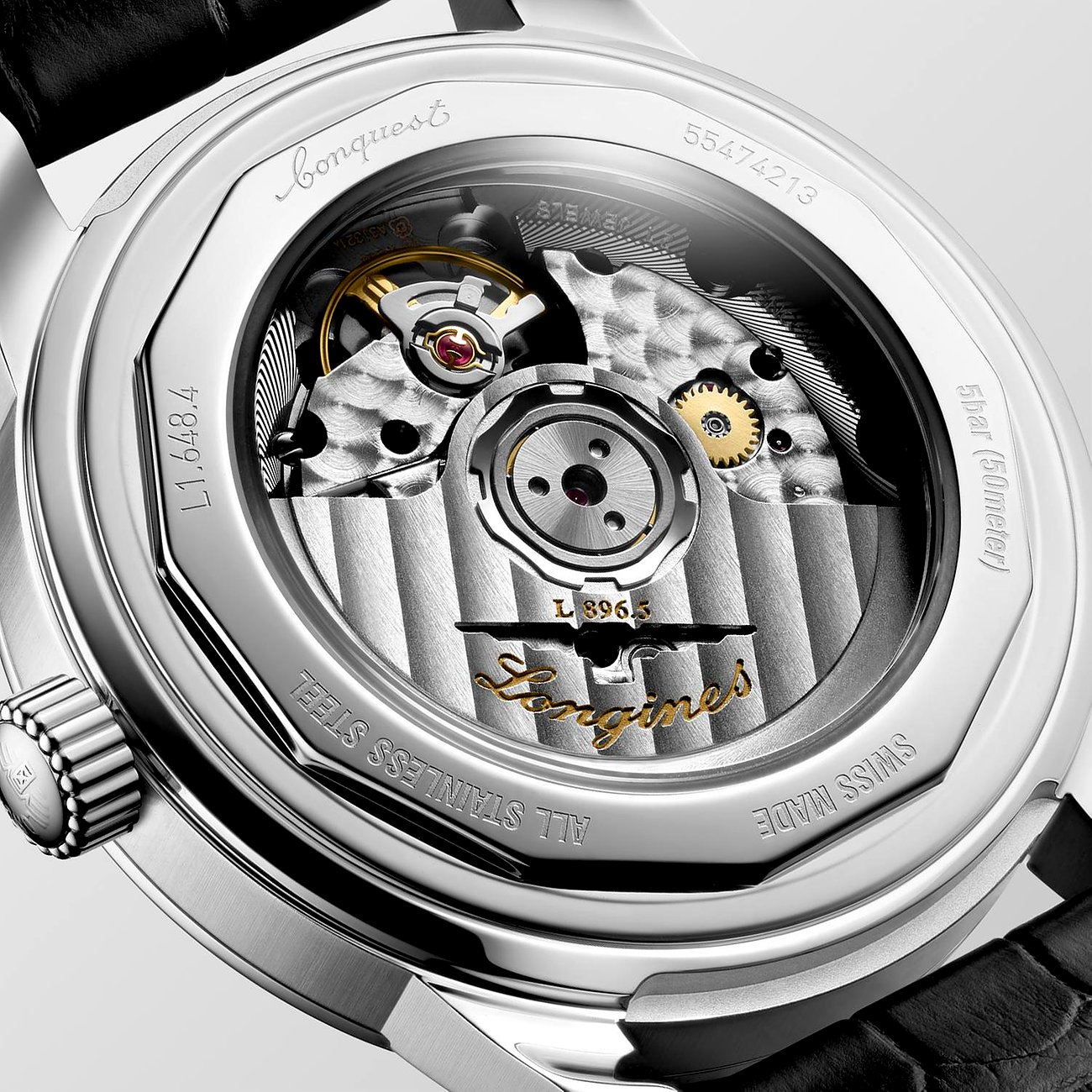Longines Herrenuhr aus Edelstahl mit sichtbarem Werk und schwarzem Lederarmband.