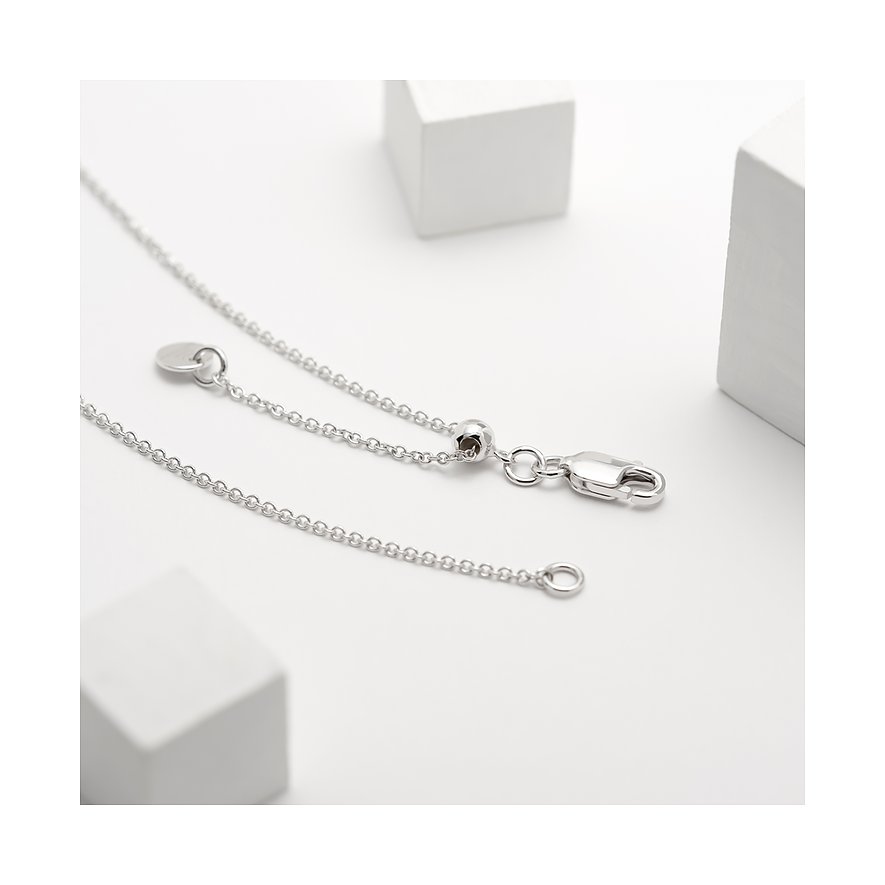 Närbild på baksidan av ett Guido Maria Kretschmer 925 silverhalsband med förlängningskedja.