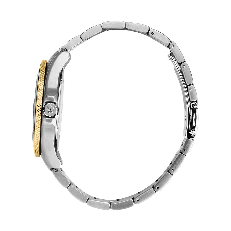 Maserati-klocka med boett i rostfritt stål och guldfärgad ring.