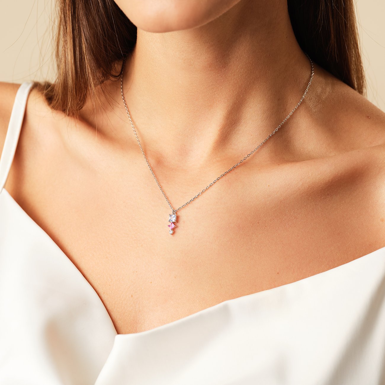 CHRIST Halsschmuck aus 925er recyceltem Silber mit Zirkonia.