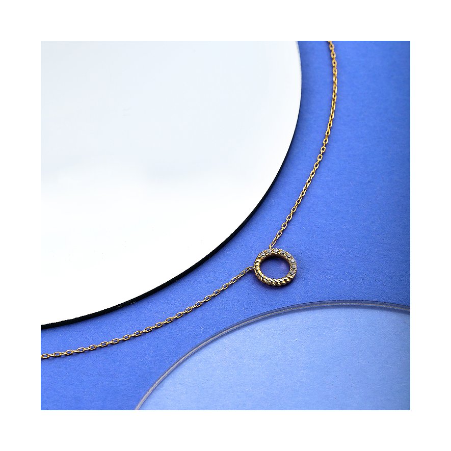 FAVS Halsschmuck aus 375 Gelbgold mit Zirkonia und geflochtenem Anhänger.