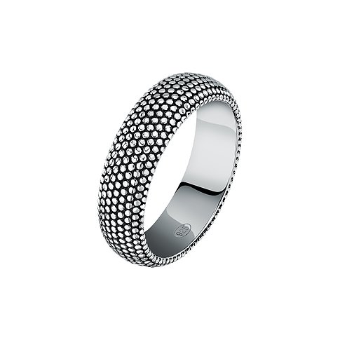 CHRIST ring i återvunnet silver med fin noppstruktur på utsidan, släta sidor i silver.