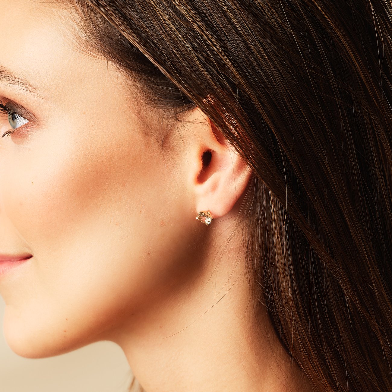 Boucles d'oreilles puces CHRIST en or jaune 585 avec améthyste.