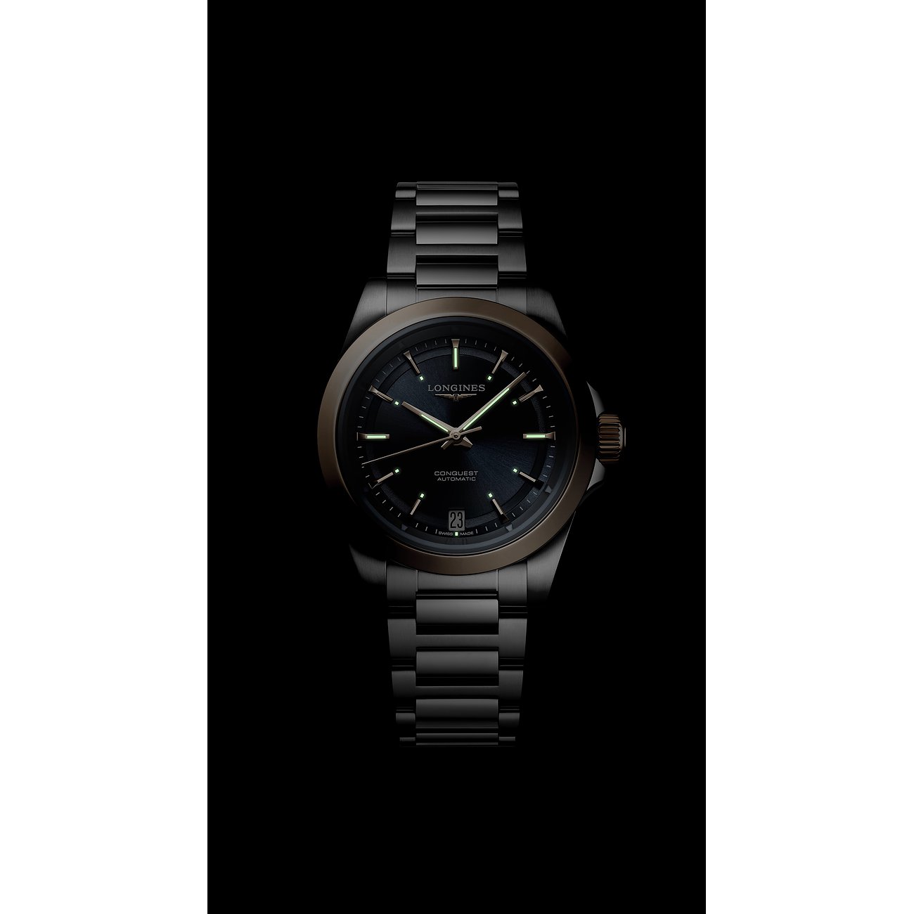 Longines Conquest Damenuhr mit Edelstahlgehäuse und Roségold-Akzenten, analog.