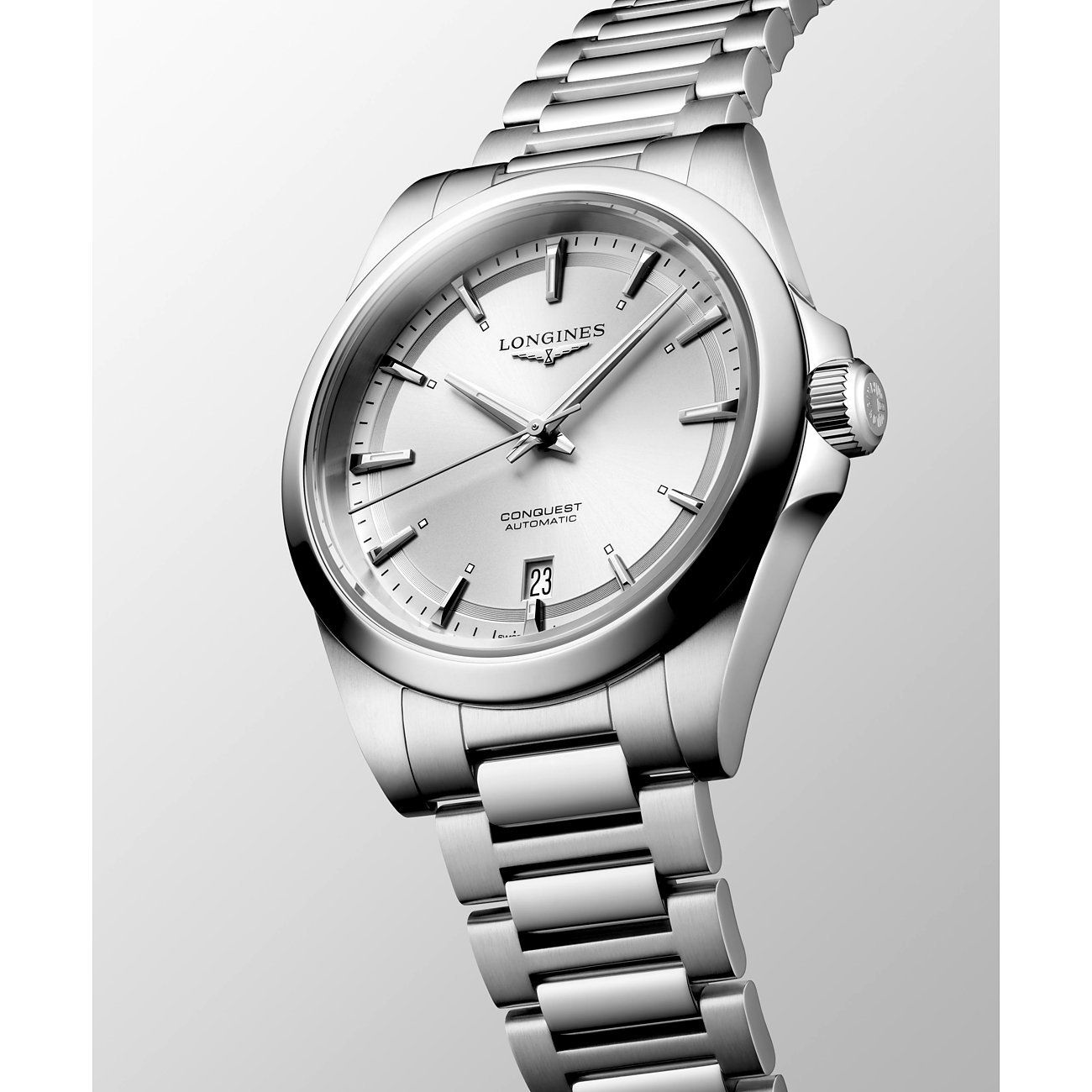 Longines Herrenuhr aus Edelstahl mit silberfarbenem Zifferblatt und Datum.