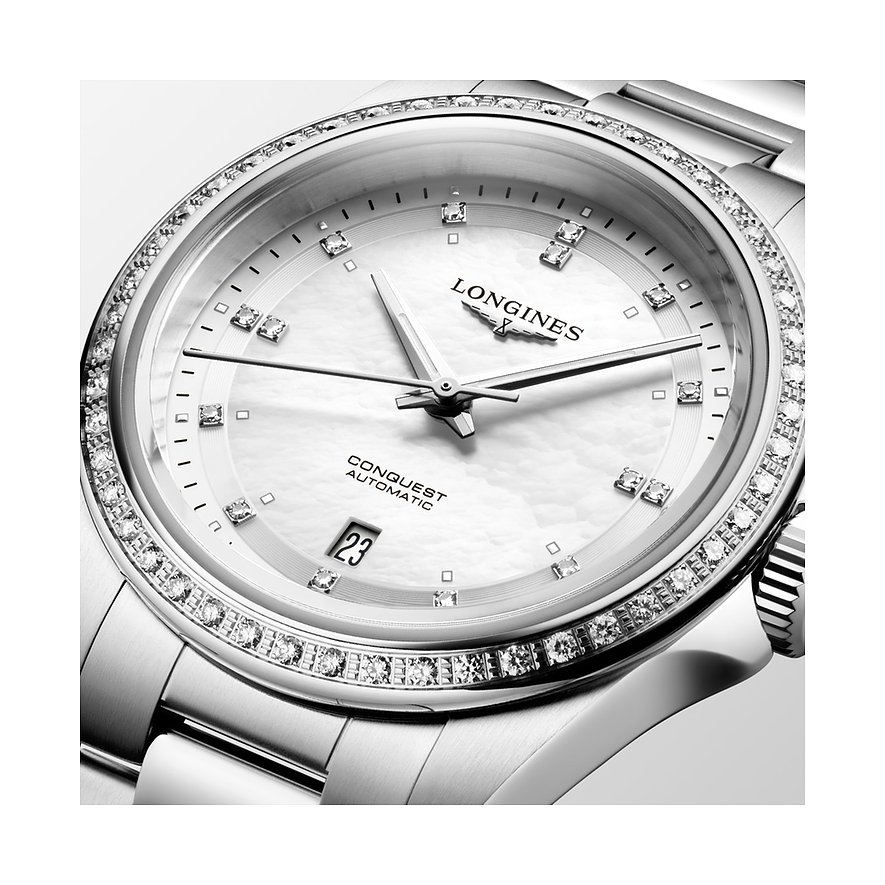 Longines Damenuhr aus Edelstahl mit Diamanten und Perlmutz-Zifferblatt.
