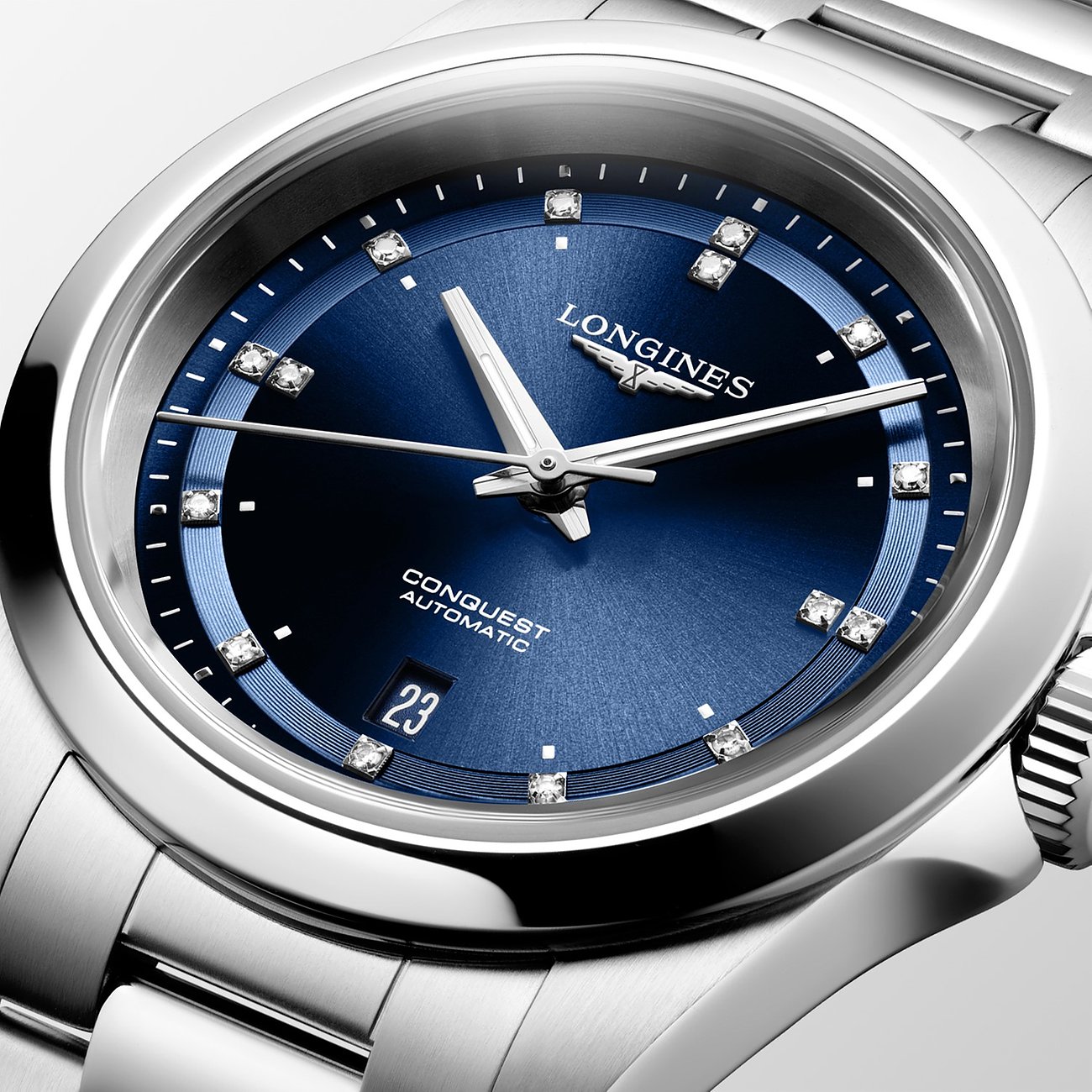 Longines Damenuhr aus Edelstahl mit Diamanten und blauem Zifferblatt.