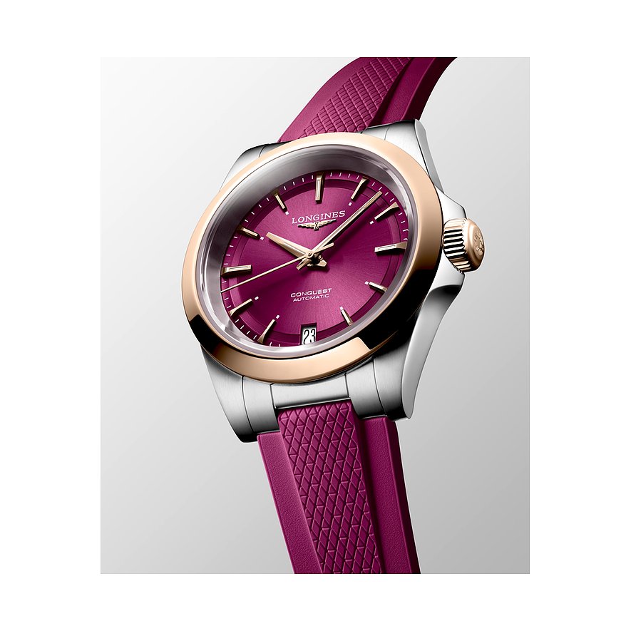Longines Conquest Damenuhr mit Edelstahlgehäuse, Roségold-Lünette und rotem Zifferblatt.
