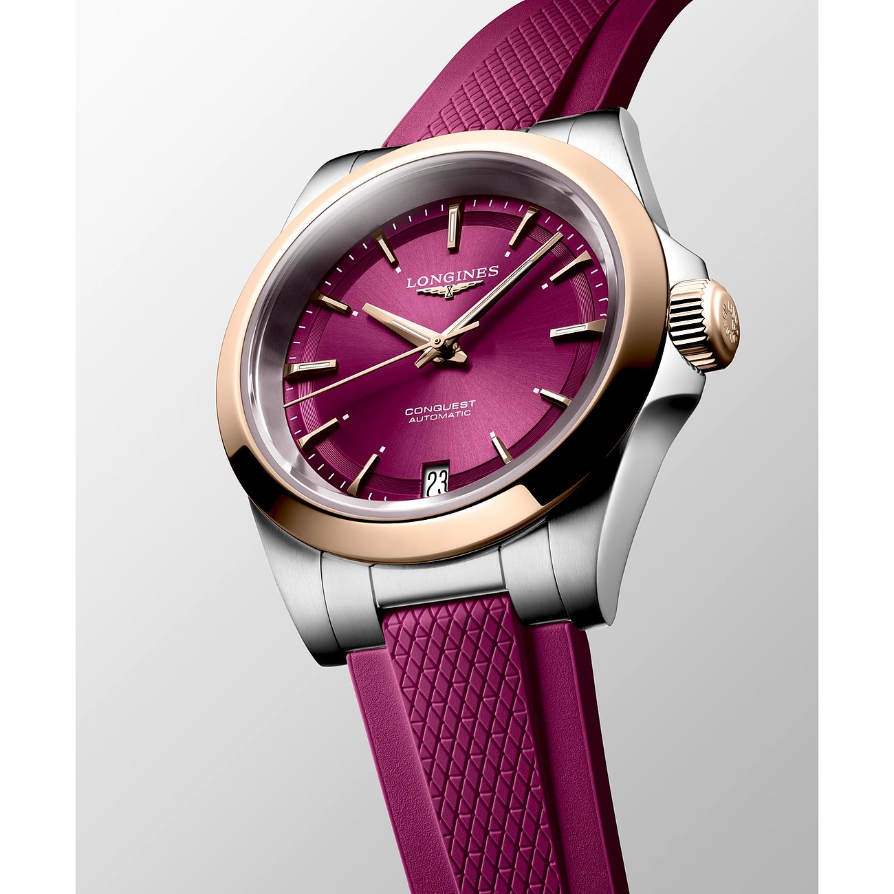 Longines Conquest Damenuhr mit Edelstahlgehäuse, Roségold-Lünette und rotem Zifferblatt.