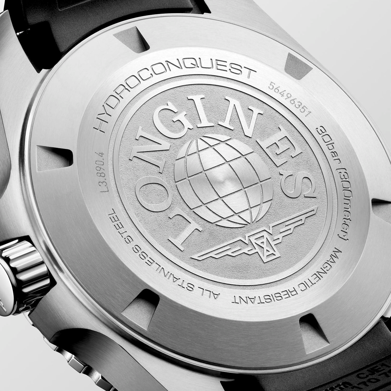 Longines Herrenuhr aus Edelstahl, rundes Gehäuse mit Gravur.
