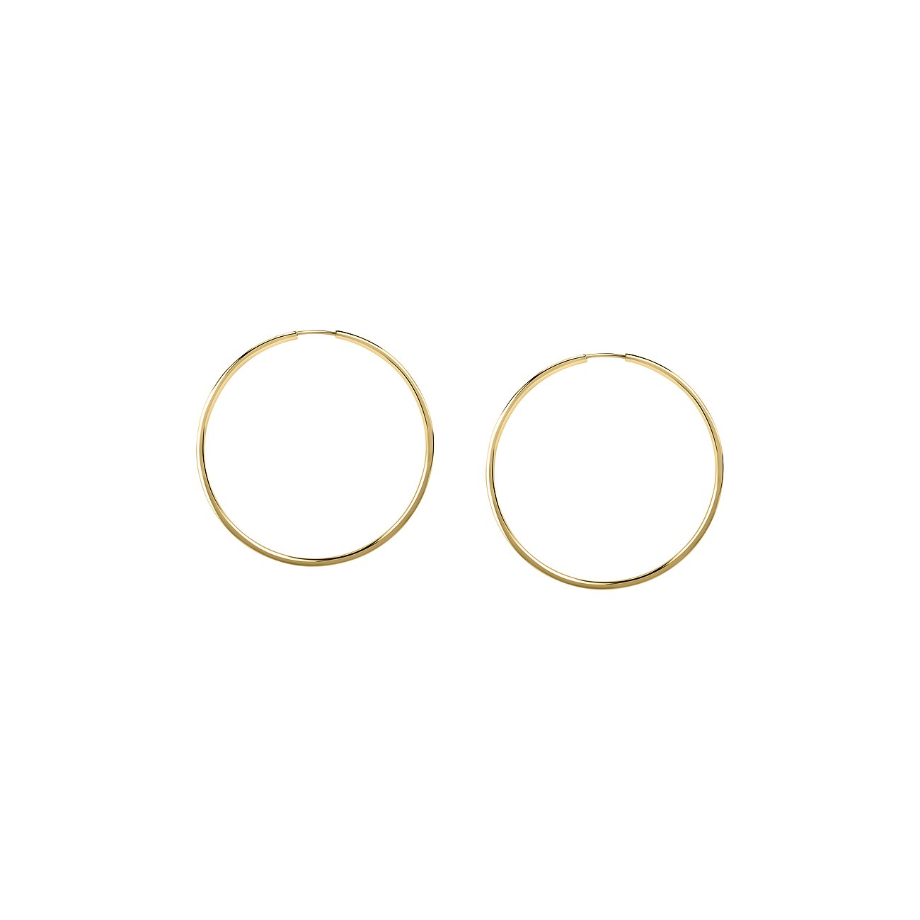 Deux créoles rondes et brillantes en or jaune 585 sur fond blanc, vue de face.