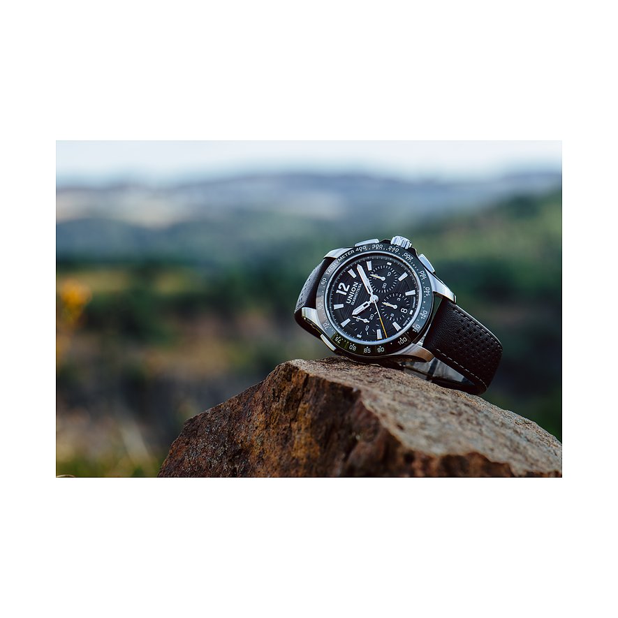 Union Glashütte Herrenuhr mit Edelstahlgehäuse, schwarzem Zifferblatt und Lederarmband.