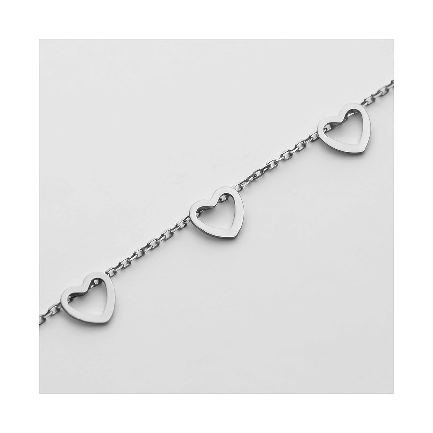 CHRIST 585 Weißgold Armband: Filigrane Kette mit drei hohlen Herzanhängern, links, mittig und rechts angebracht.