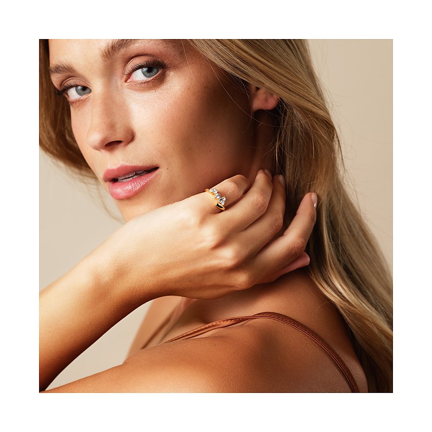 JETTE Ring aus 925er recyceltem Silber mit Zirkonia.
