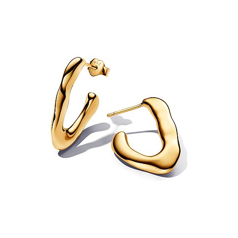 Pandora Ohrringe aus Metall, goldfarben, mit organischem Design.