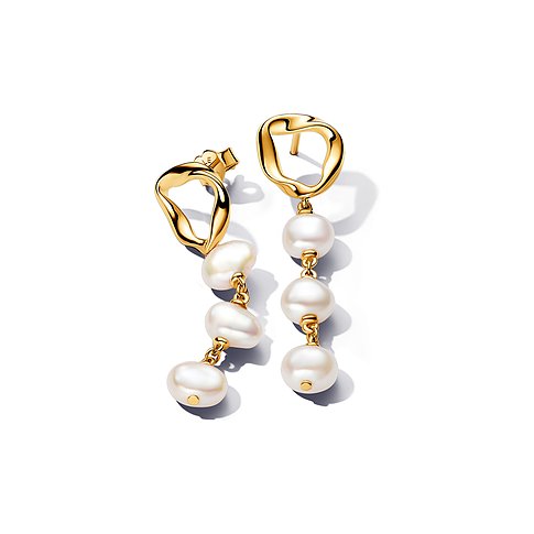 Pandora Ohrringe aus gelbgoldfarbenem Metall mit Perlenbesatz.