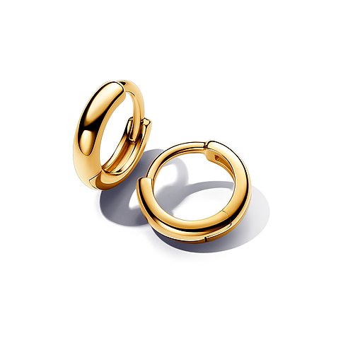 Pandora Ohrringe aus Metall, goldfarben, als Creolen.