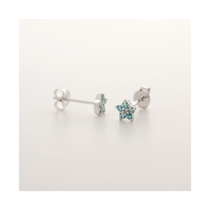 FAVS Little Friends oorknopjes van 925 zilver met stervormige, lichtblauwe zirkonia kleurstenen.
