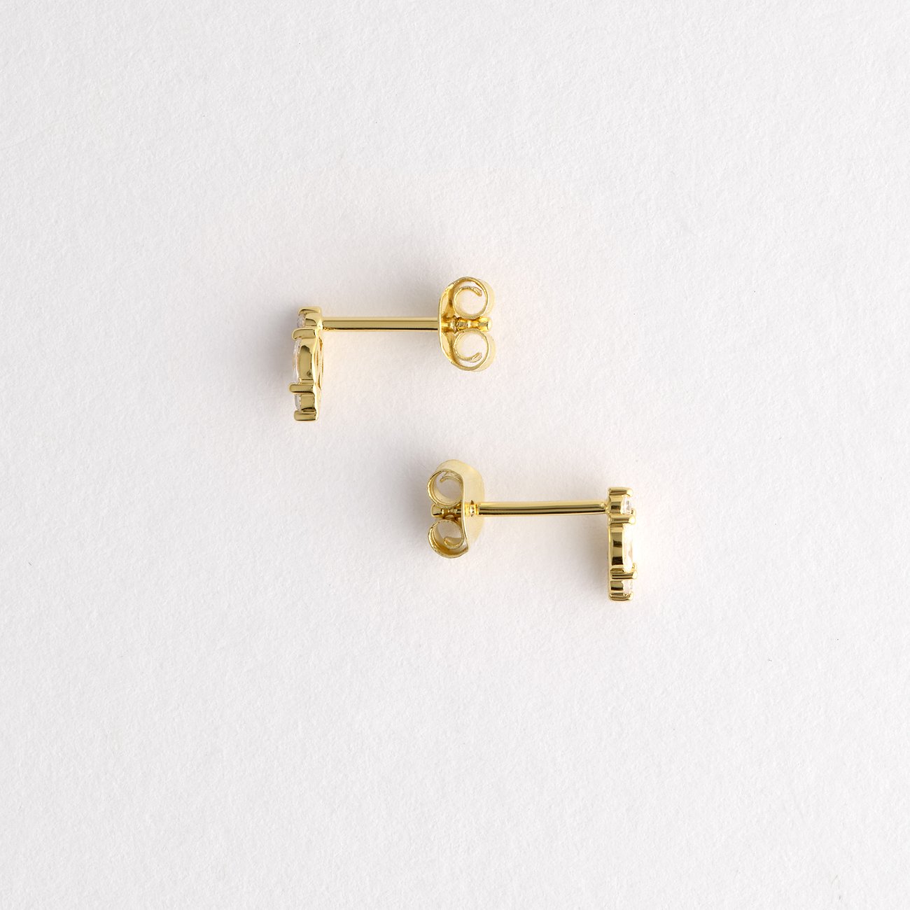 FAVS Ohrstecker aus 375 Gelbgold mit weißen Zirkonia.