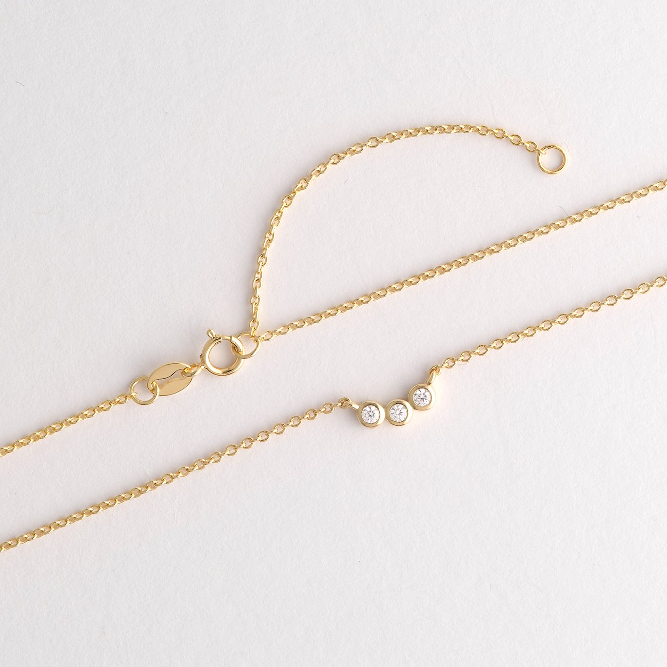 FAVS Halsschmuck aus 925er Silber mit Zirkonia und feiner Kette.