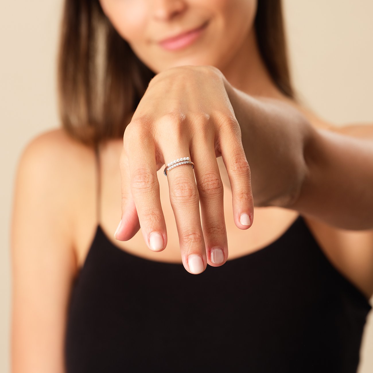CHRIST Ring aus 925er recyceltem Silber mit Perlen und weißen Steinen.