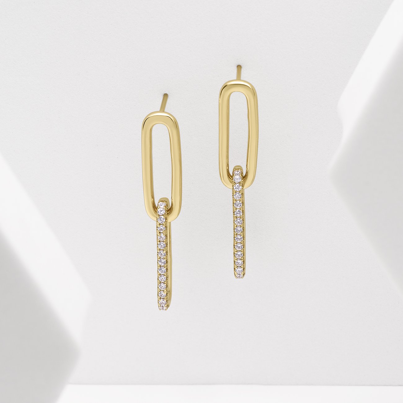 CHRIST Ohrhänger aus 925 recyceltem Silber mit Zirkonia.