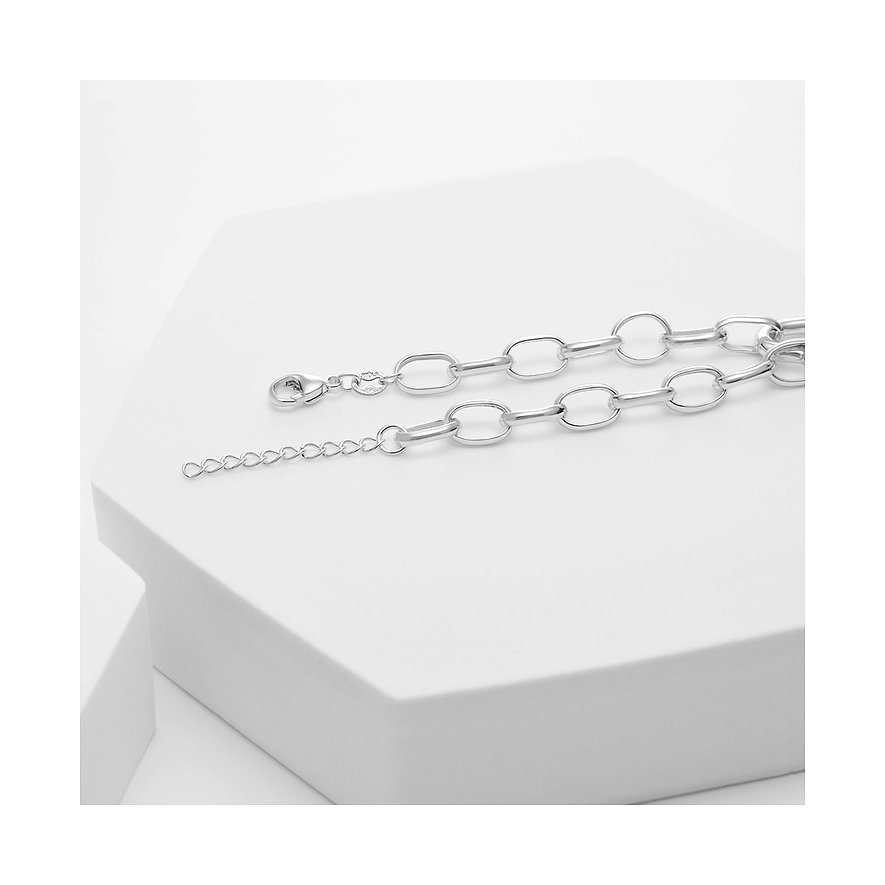 Gros plan du bracelet CHRIST en argent sterling 925 recyclé avec chaîne maille marine et fermoir mousqueton.