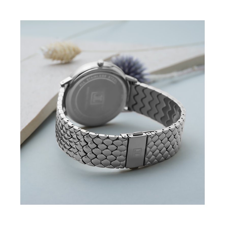 JETTE Damenuhr aus Edelstahl mit Kristallbesatz und Schuppenmuster.