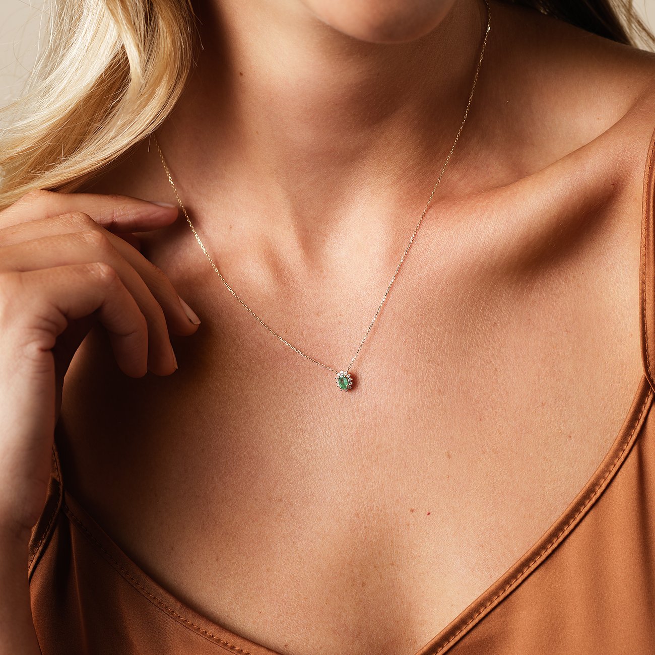 CHRIST Halsschmuck aus 585 Gelbgold mit Smaragd.