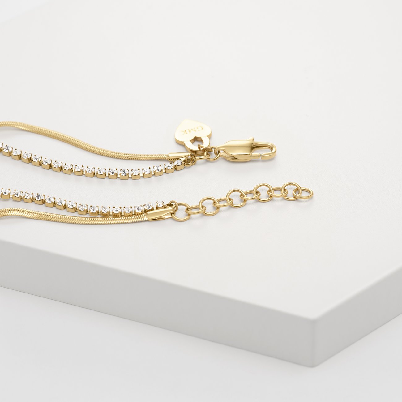 GMK Collection Armband aus Edelstahl mit weißen Zirkonen und Herz-Anhänger.