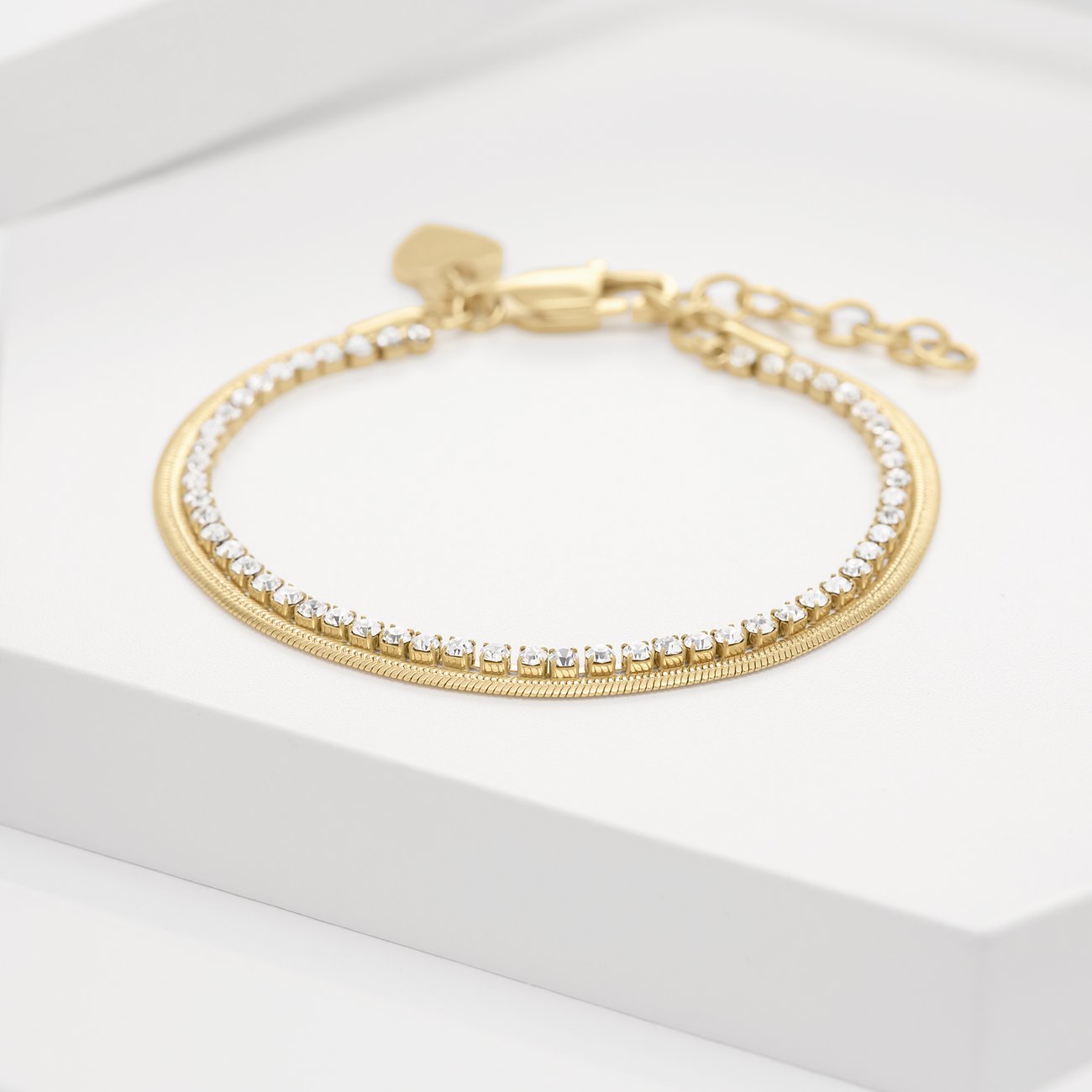 GMK Collection Armband aus Edelstahl mit Zirkoniasteinen und Herz-Anhänger.