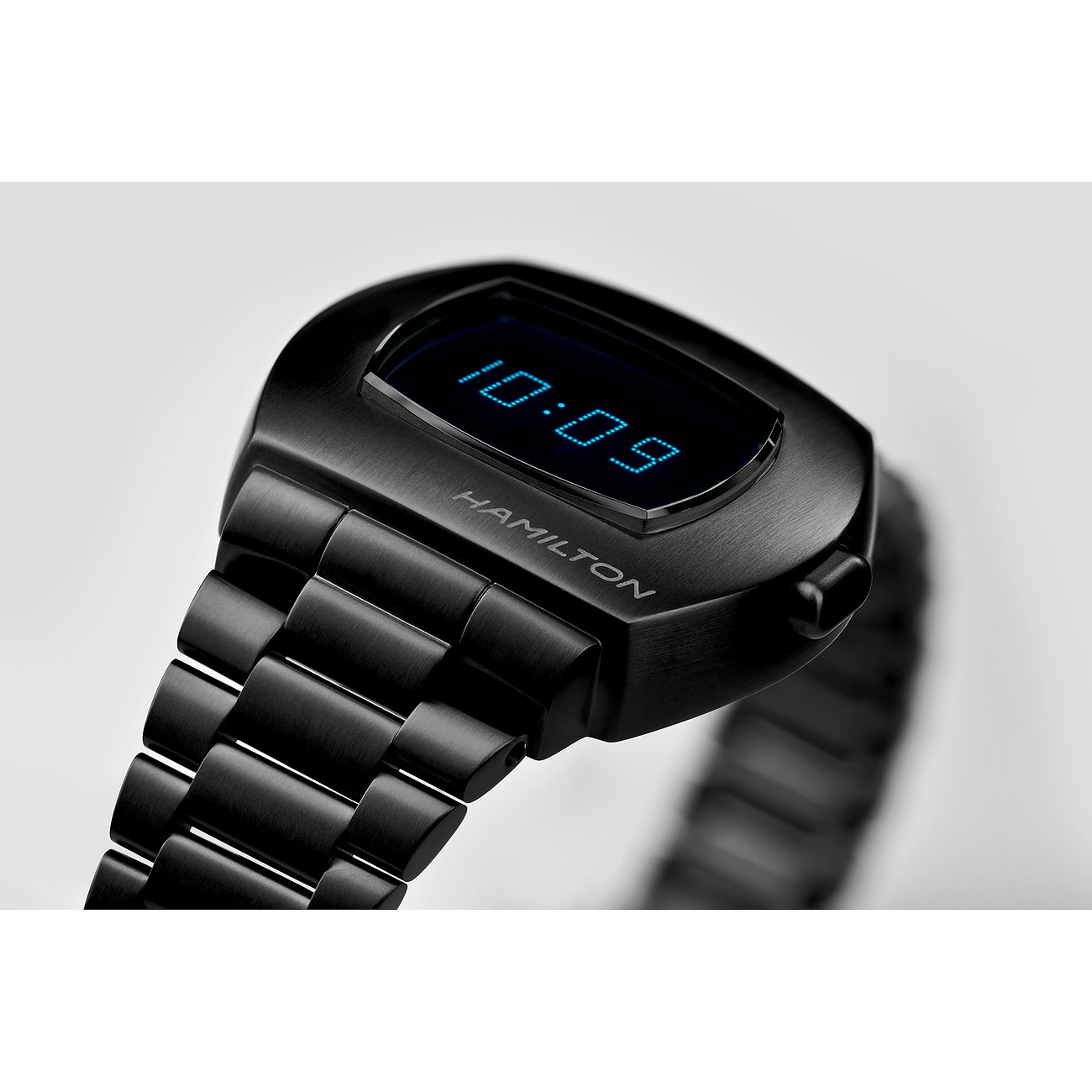 Hamilton Damenuhr aus Edelstahl, digital, mit blauem Zifferblatt.