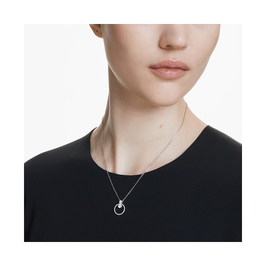 Swarovski metalen ketting met ronde en ovale kristallen.