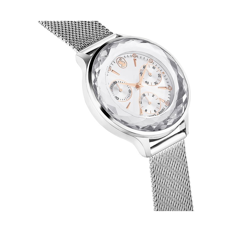 Swarovski Damenuhr mit Metallgehäuse, weißem Zifferblatt, roségoldfarbenen Zeigern und Kristallen.