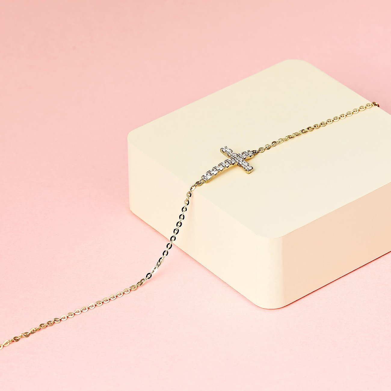 FAVS armbånd i 375 hvidguld og 375 gult guld med zirkonia.