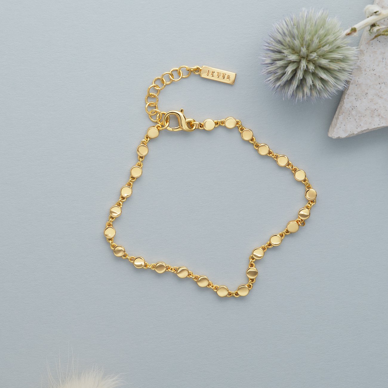 JETTE Armband aus 925er Silber, goldfarben, mit Zirkonia und flachen Plättchen.