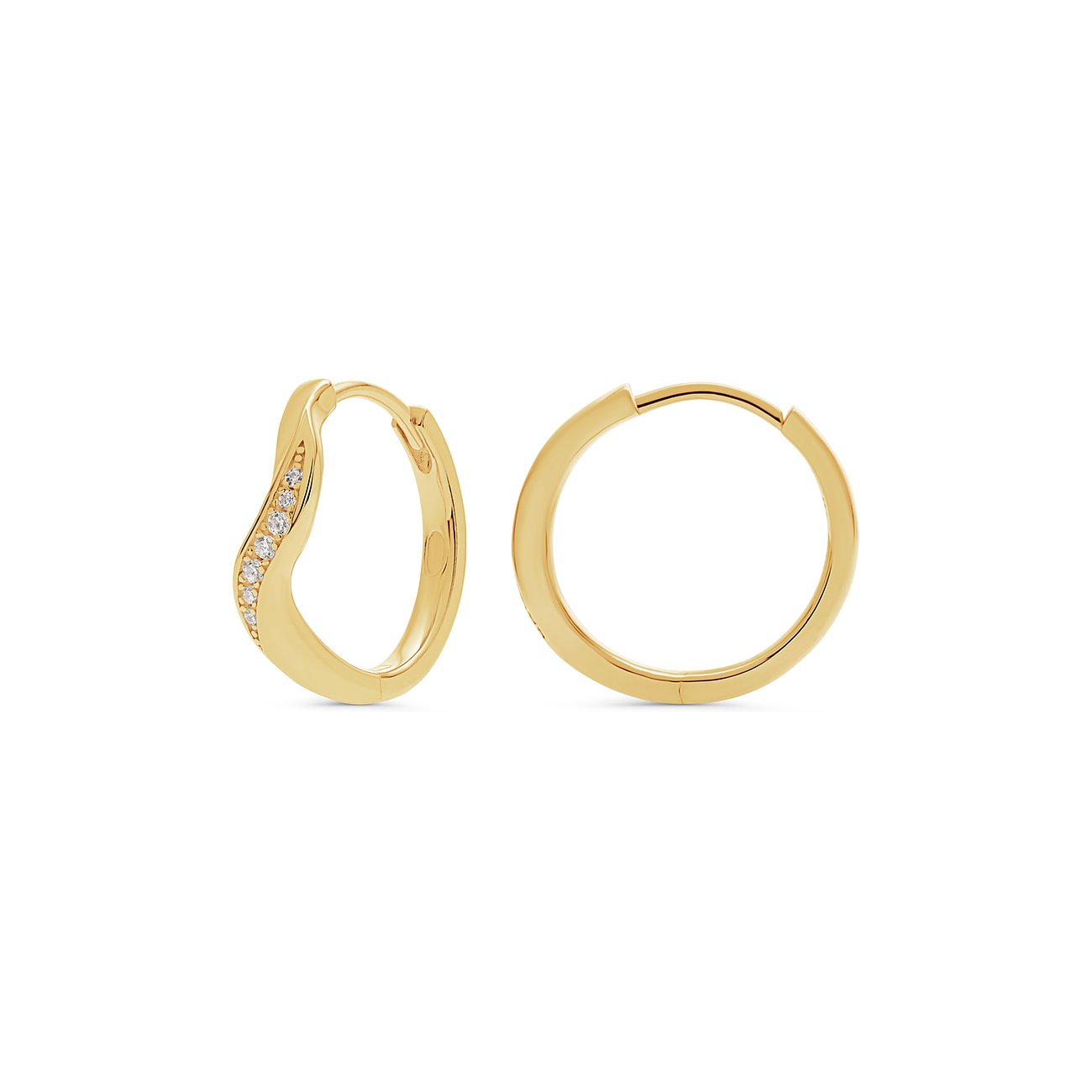 Et par FAVS kreoler i guld, den ene buet og besat med små smykkesten.