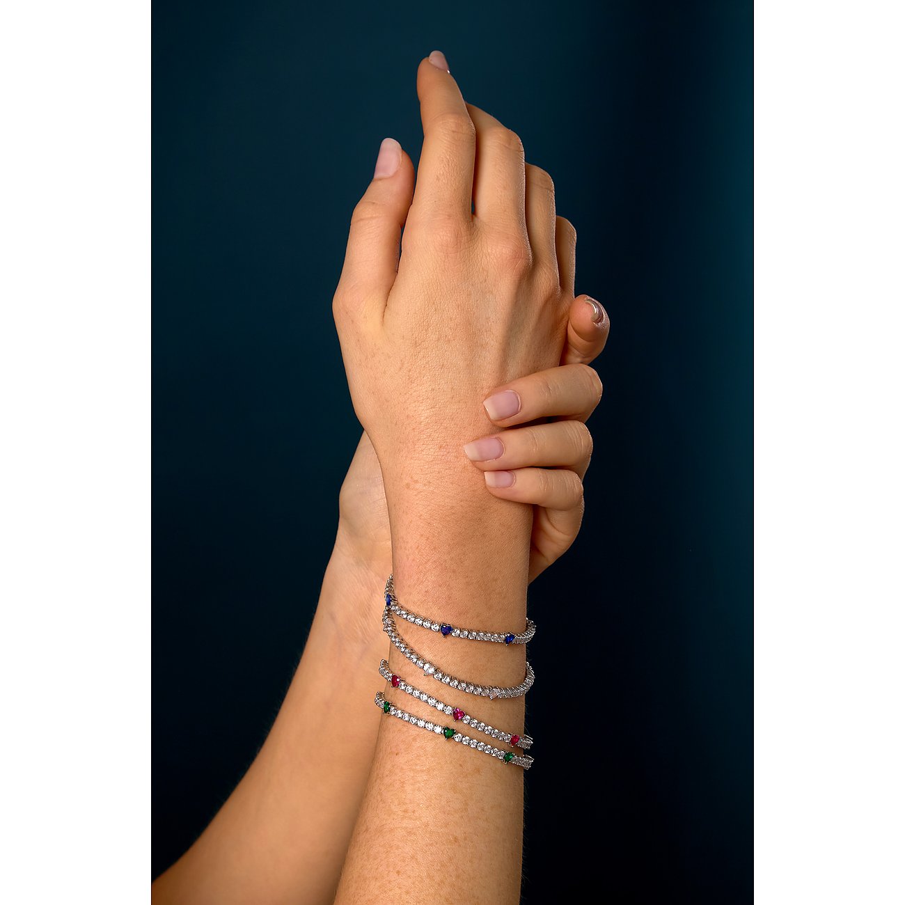 Morellato Armband aus 925er recyceltem Silber mit Zirkonia und farbigen Steinen.