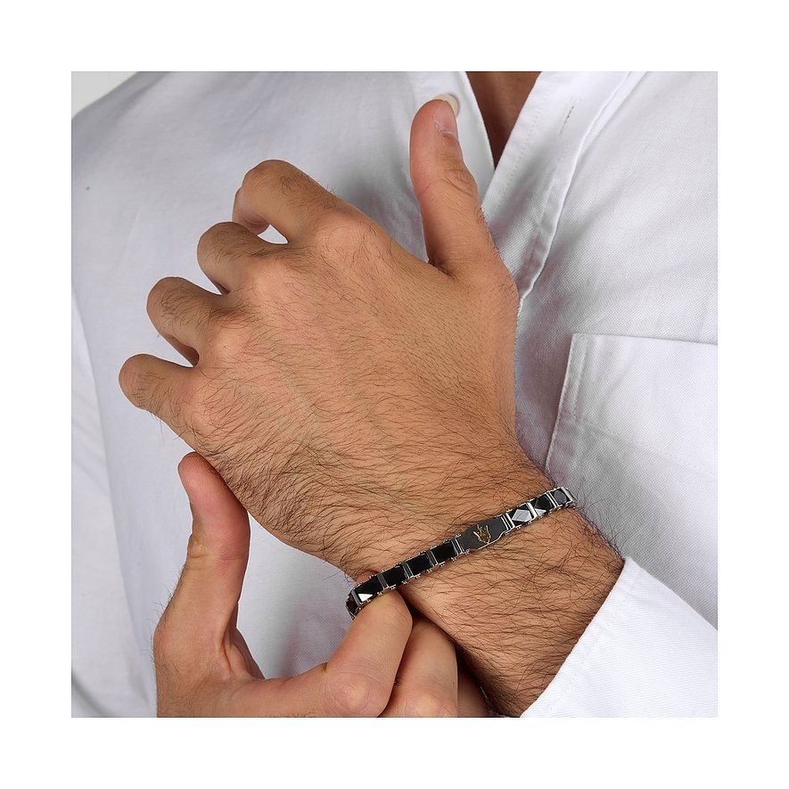 Bracelet Maserati en acier inoxydable avec éléments en céramique noire et logo doré.