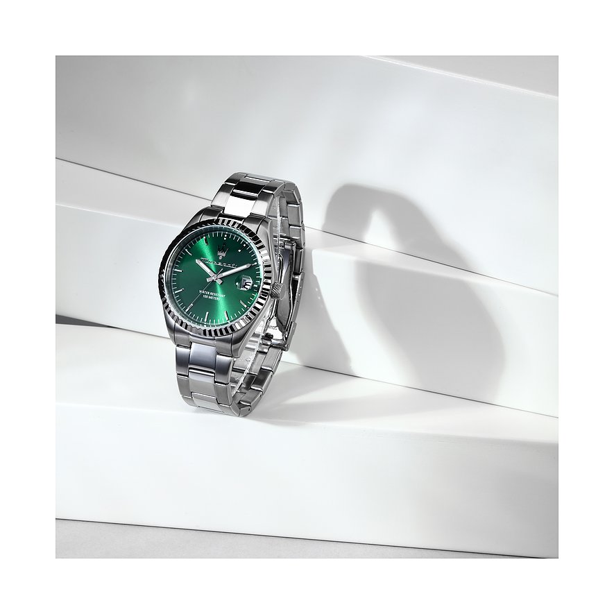 Maserati Herrenuhr mit Edelstahlgehäuse und grünem Zifferblatt.