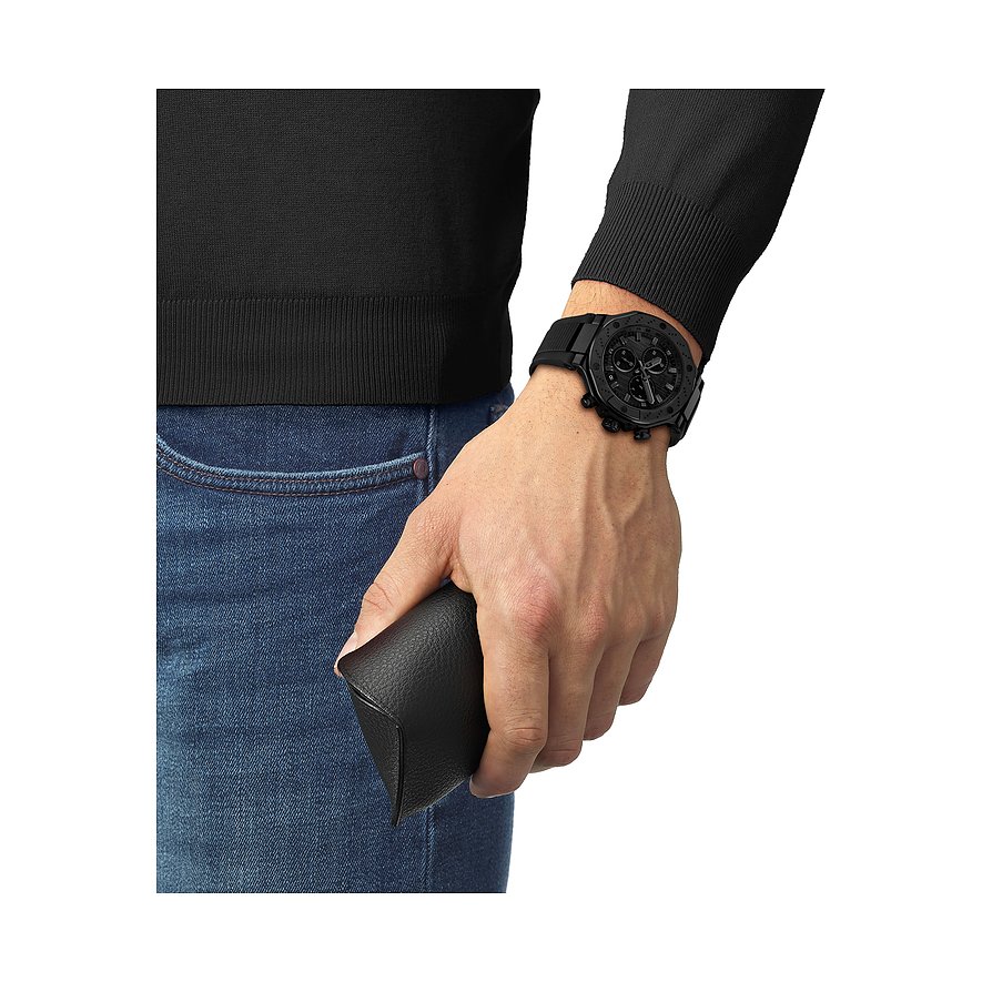 Tissot Herrenuhr mit Edelstahlgehäuse, schwarzes Zifferblatt und schwarzes Armband.