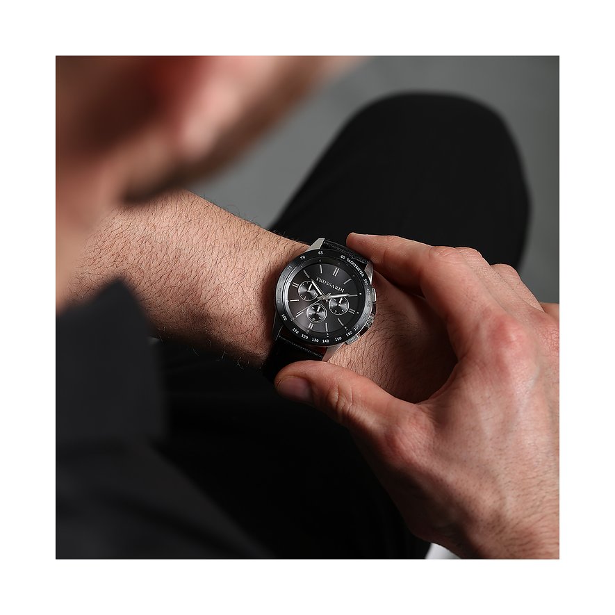 Trussardi Herrenuhr mit Edelstahlgehäuse, analog, Chronograph, schwarzes Zifferblatt.