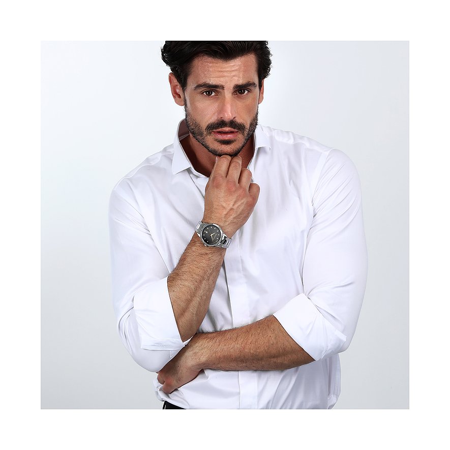 Trussardi herreur med urkasse i rustfrit stål og sort urskive.