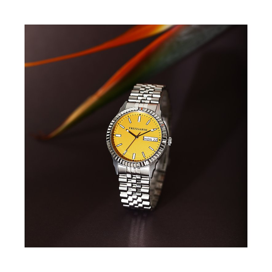 Trussardi Herrenuhr mit Edelstahlgehäuse, gelbes Zifferblatt und Datumsanzeige.