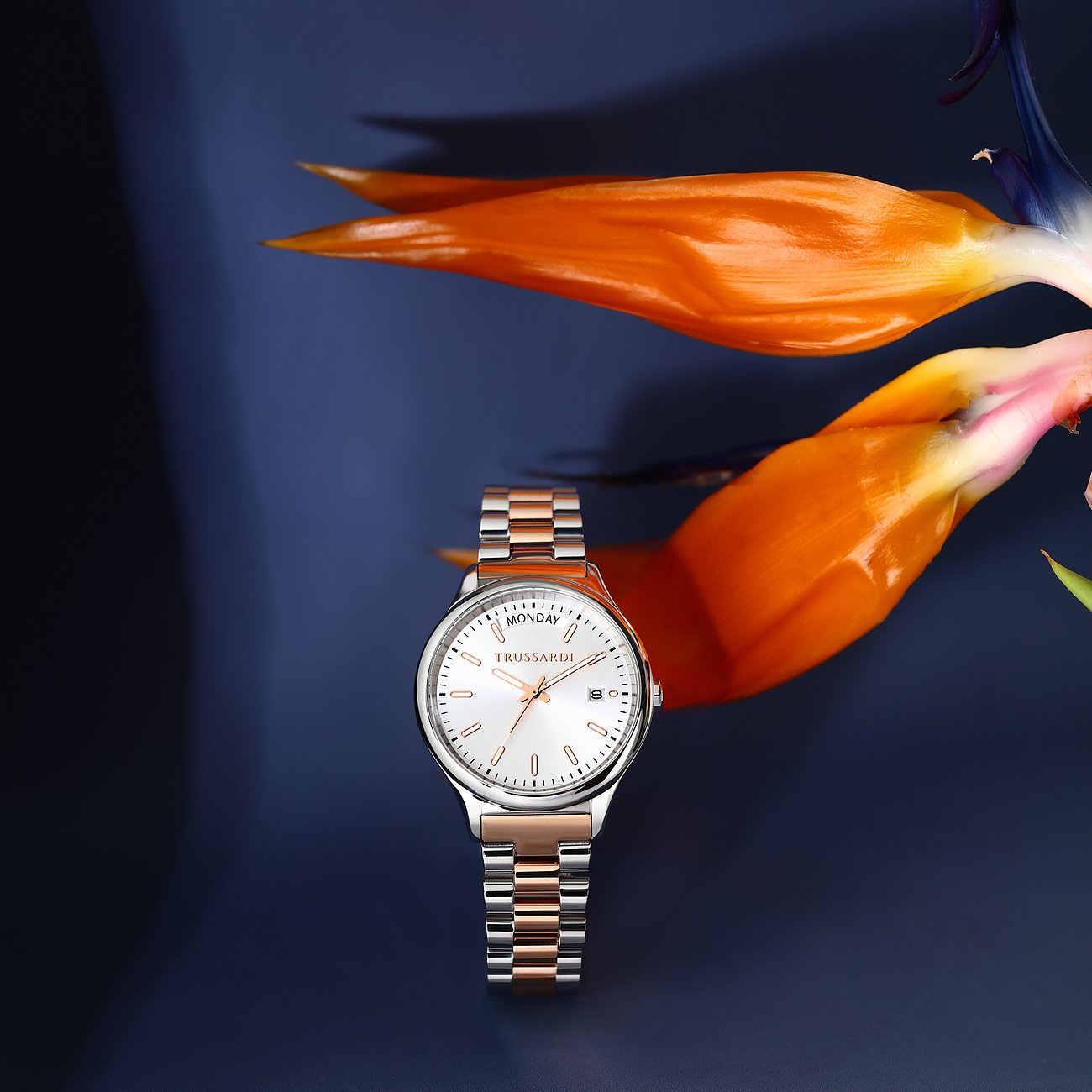 Trussardi Damenuhr mit Edelstahlgehäuse, analog und bicolor.